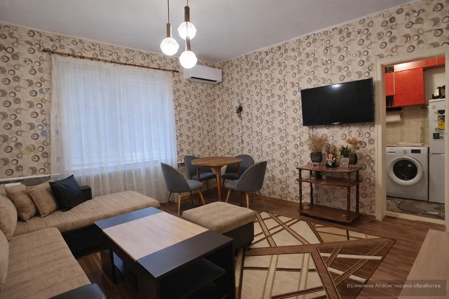 Два жилищни етажа от къща за продажба в кв. Изток