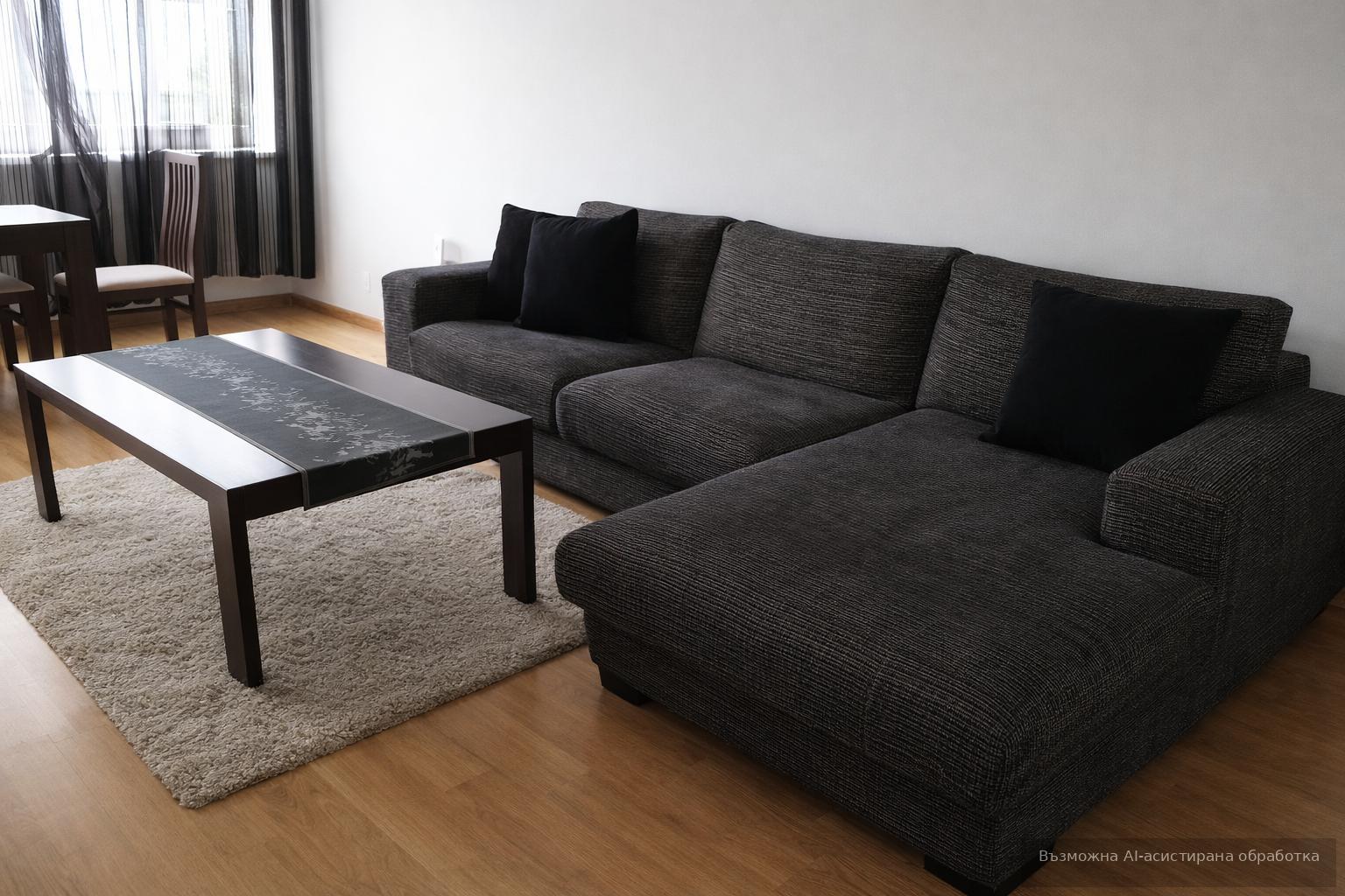 Тристаен, под наем, Център