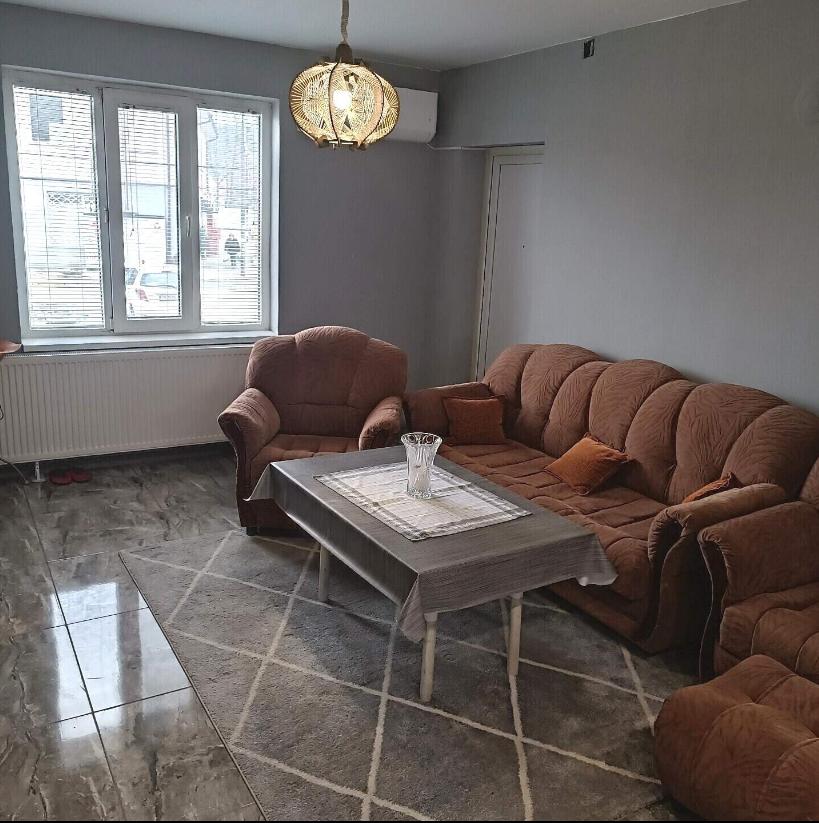 Етаж от къща, под наем, гр. Нови Искър