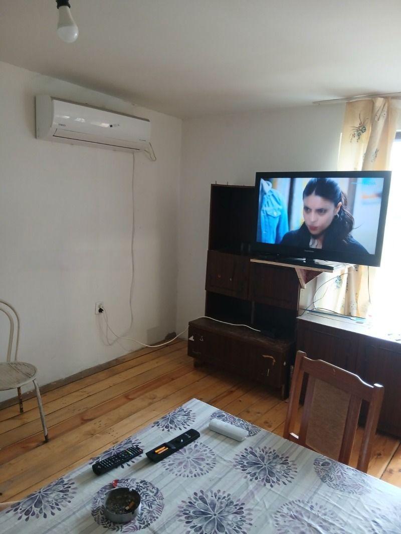 Къща, под наем, с. Чепинци