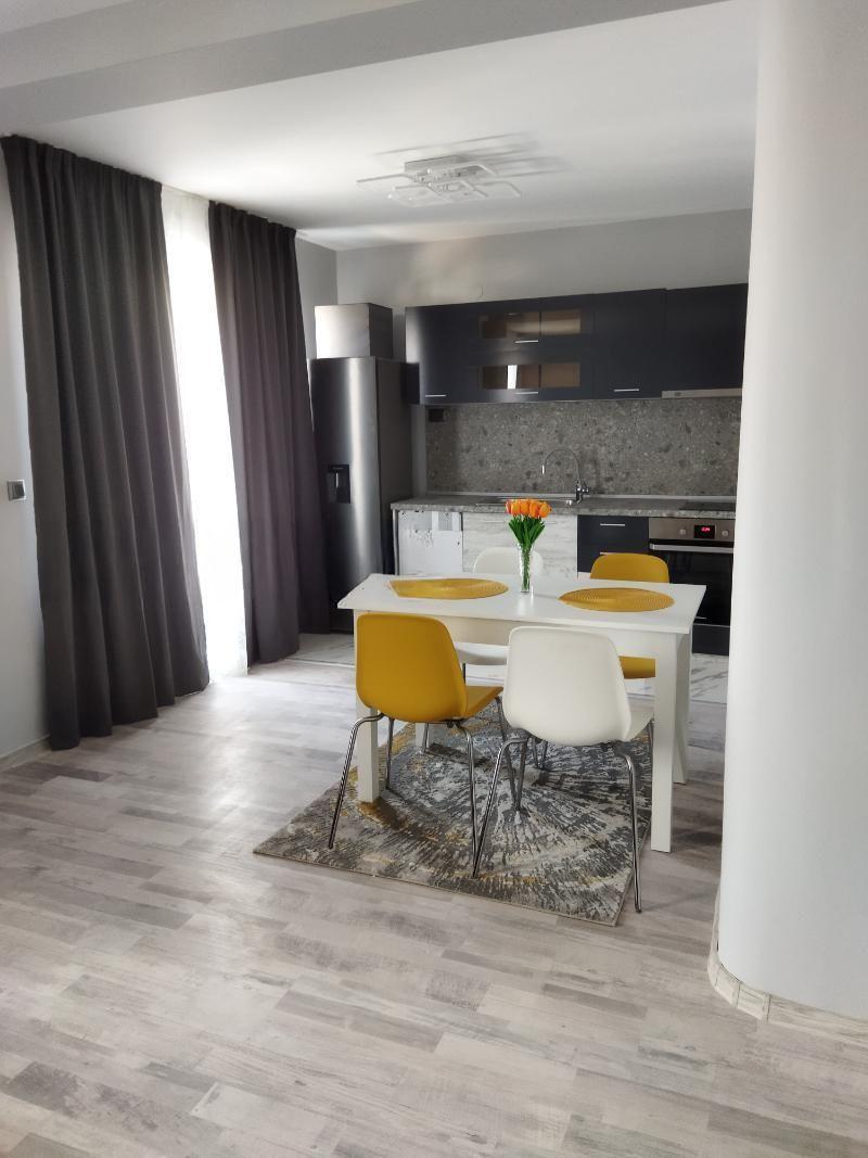 Двустаен, под наем, Зона Б-5