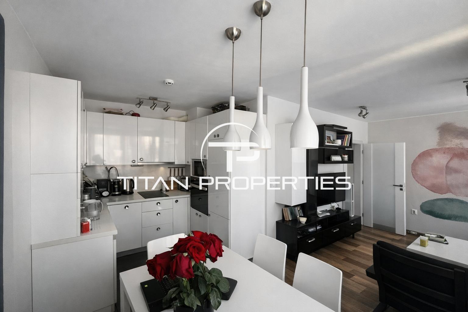 Тристаен апартамент в района на Новотела