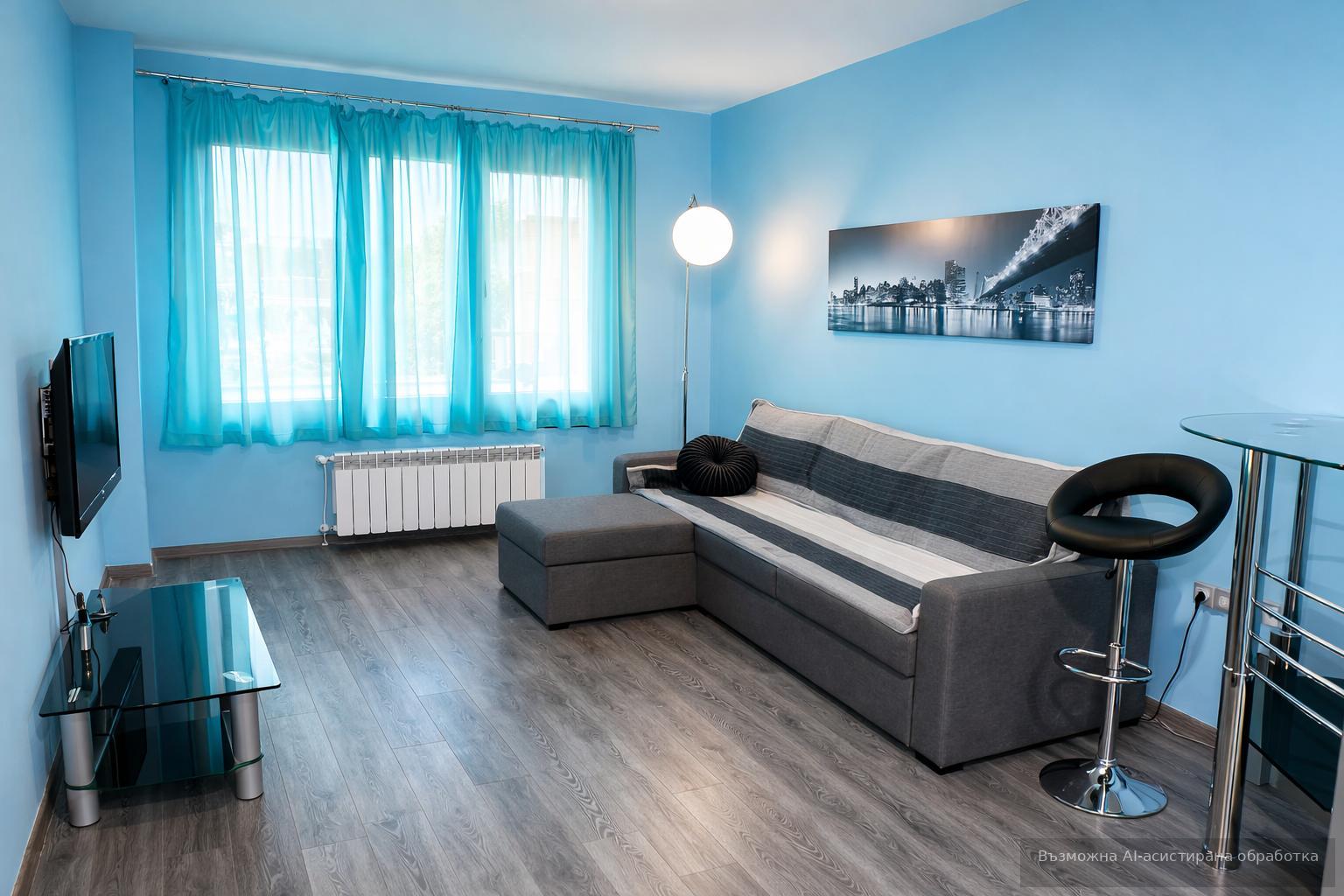 Тристаен, под наем, Център