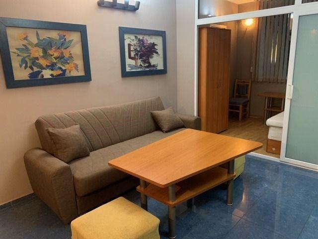 Двустаен, под наем, Зона Б-5