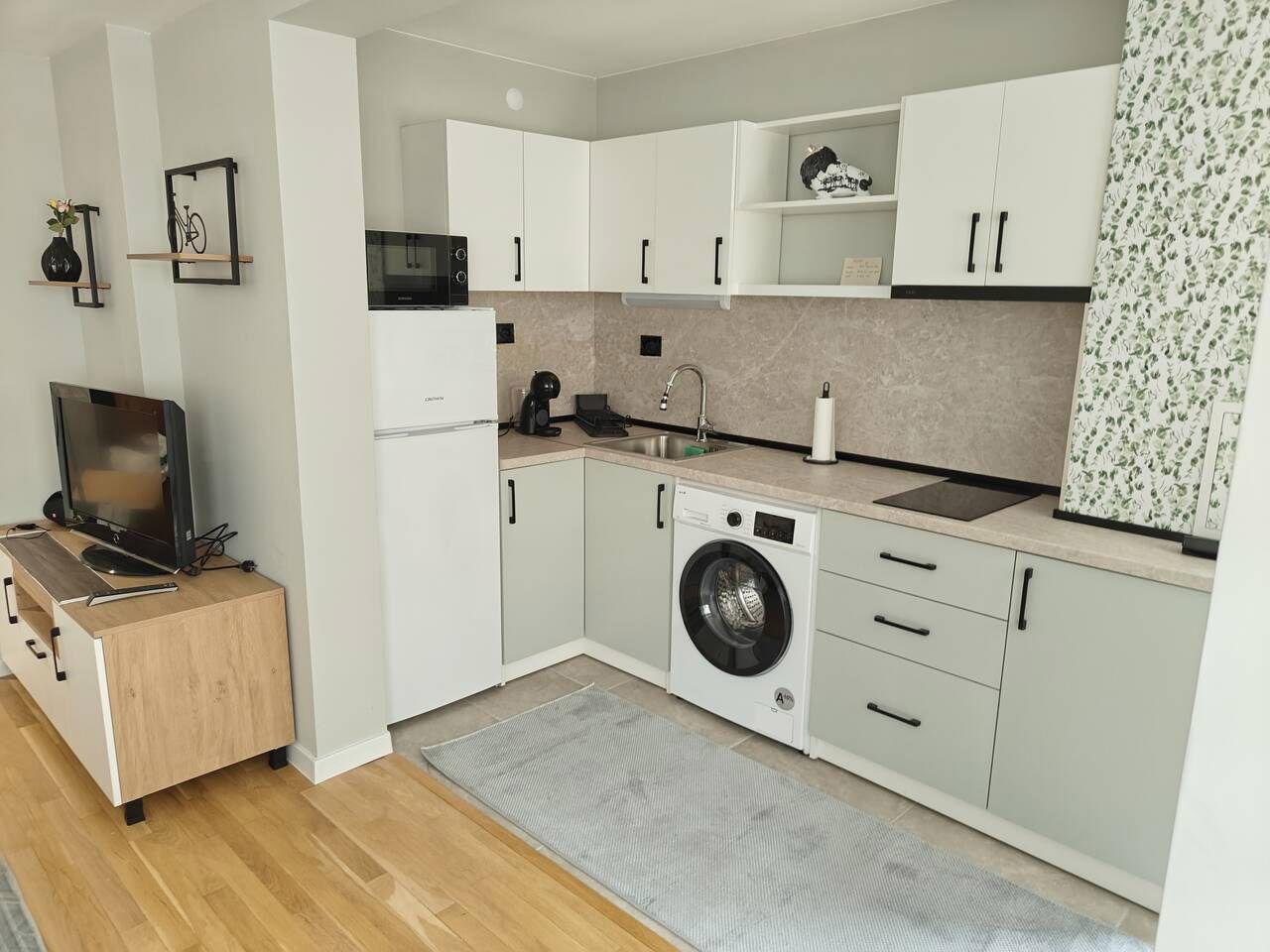 Тристаен, под наем, Център 