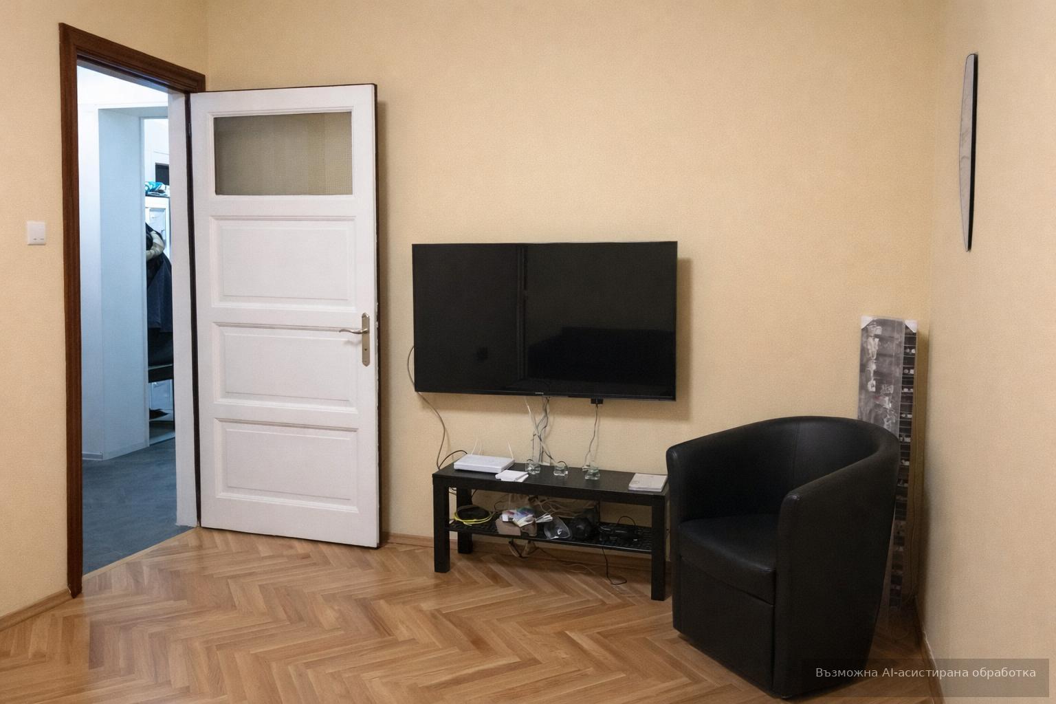 Тристаен, под наем, Център