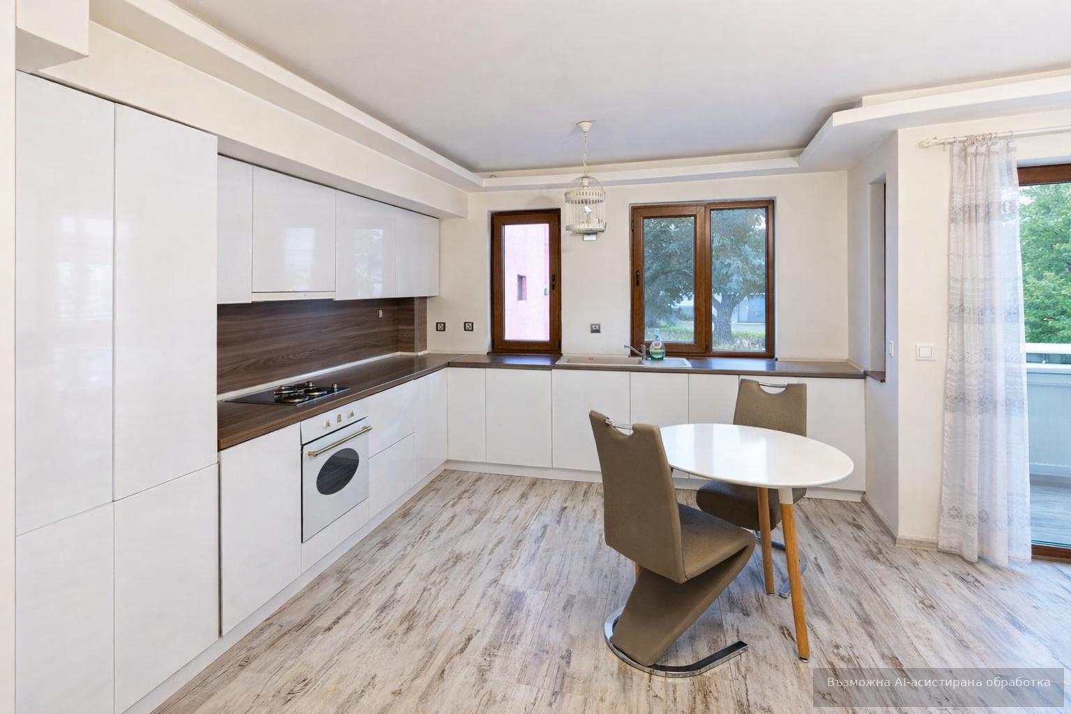 Тристаен апартамент под наем в Център