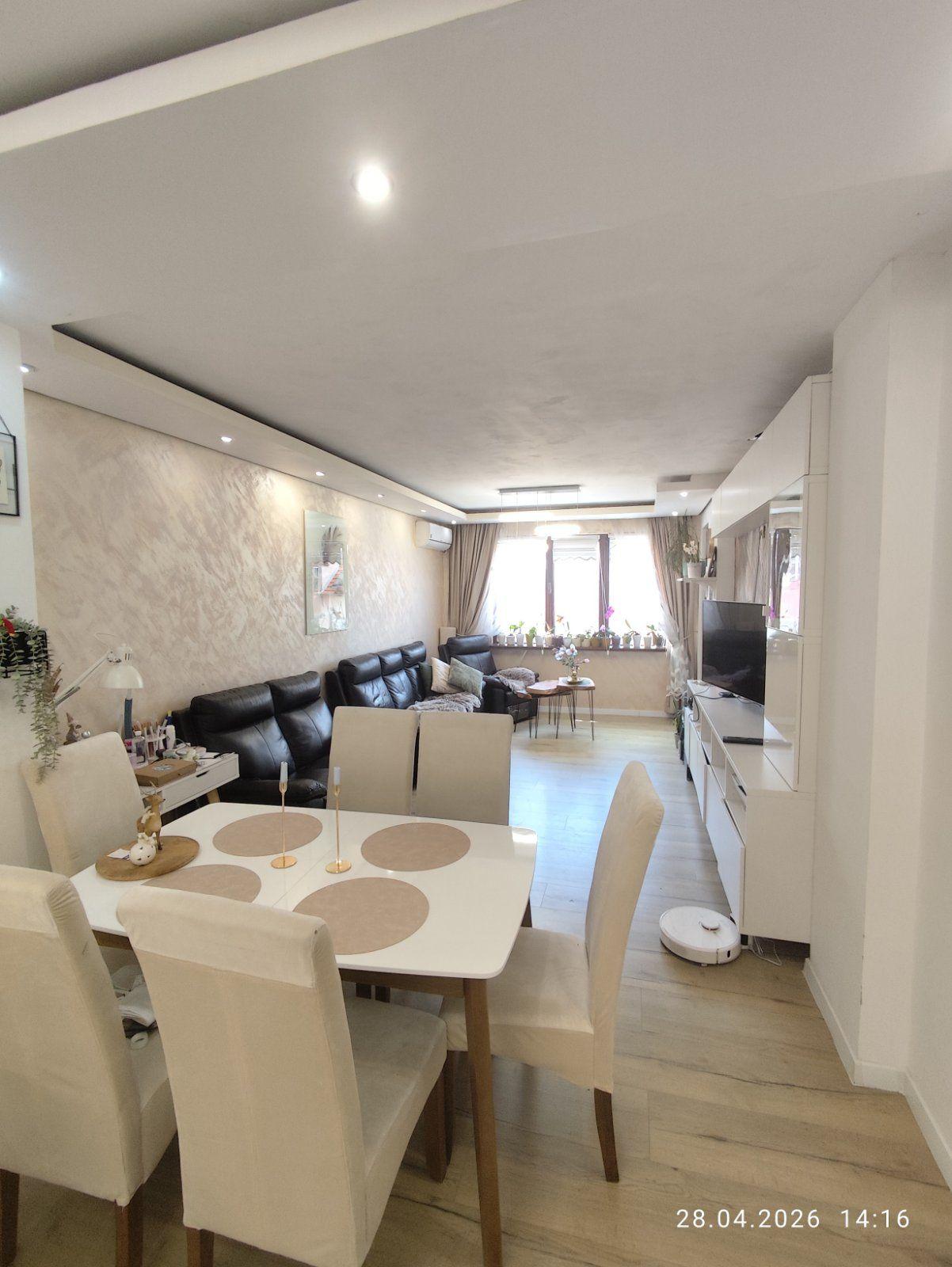 Тристаен апартамент с АКТ 16 в ж.к Меден Рудник зона А