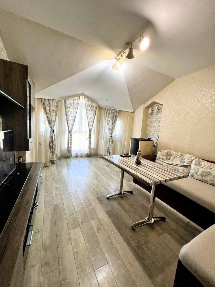 За Краткосрочно! Тристаен, под наем, ж.к Лазур