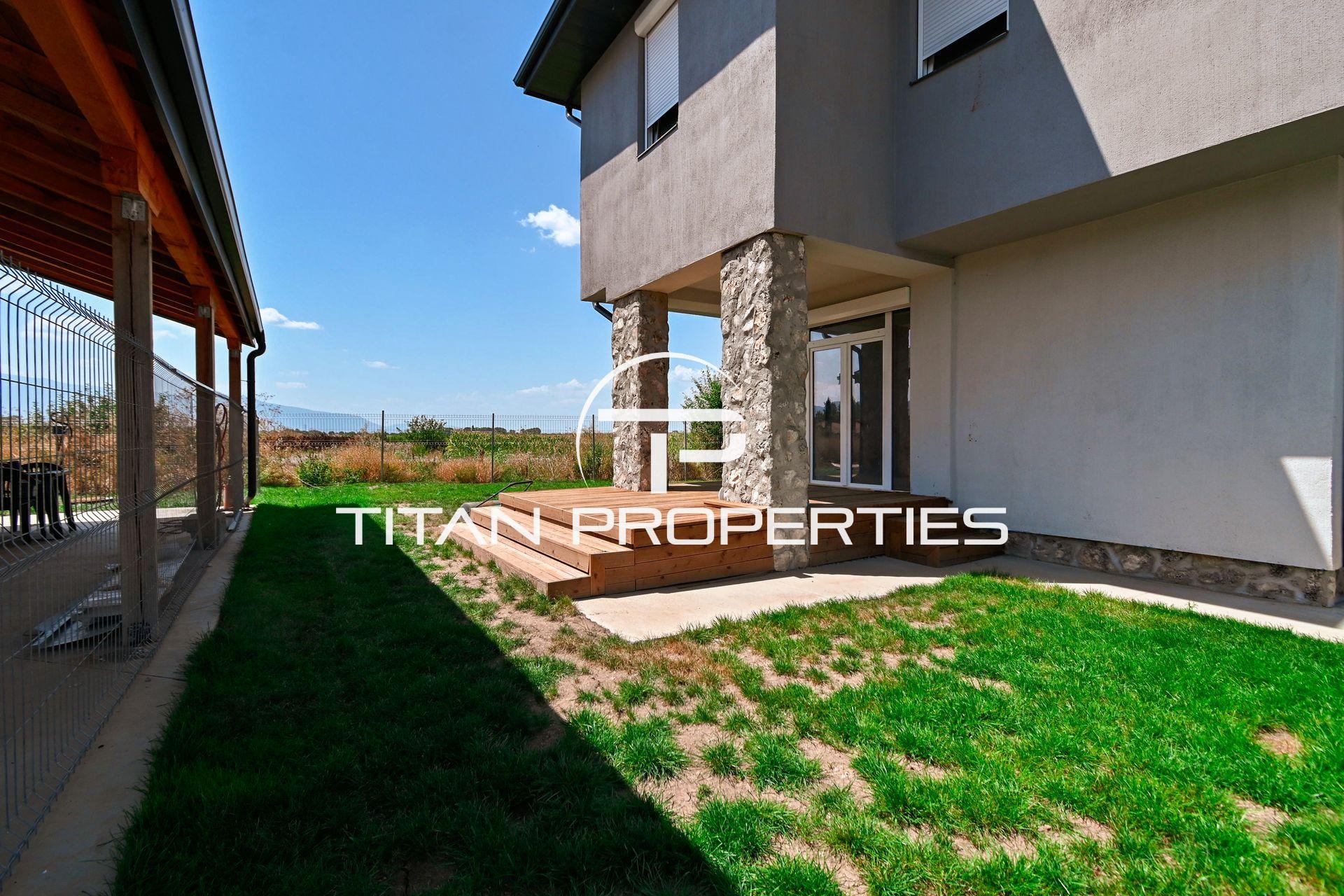 Къща за продажба в с. Равно поле